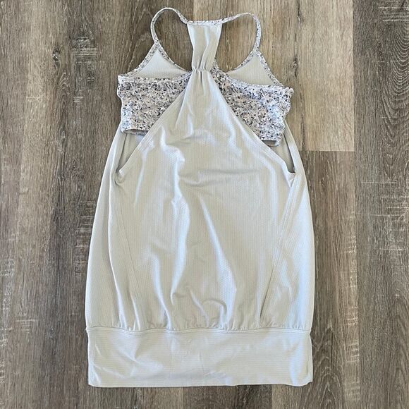 Lululemon No Limits Tank Silver Spoon Petite Fleur - Size: 4 - Picture 4 of 6